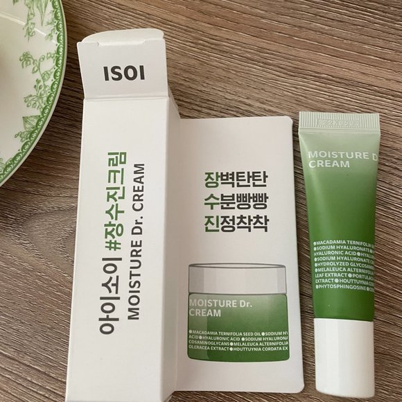 K Beauty Skincare Bundle with Bonus Travel Pouch - Picture 3 of 10